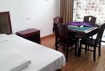 Wuhan Tianlun Holiday Hotel Exterior photo